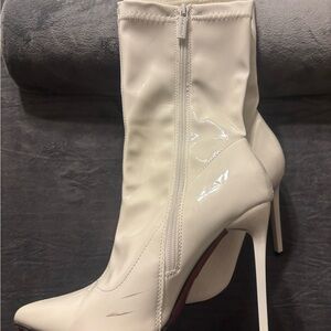 Elegant White Stiletto Boots